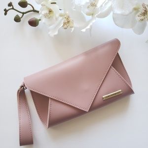 💕LIMITED EDITION CLUTCH💕